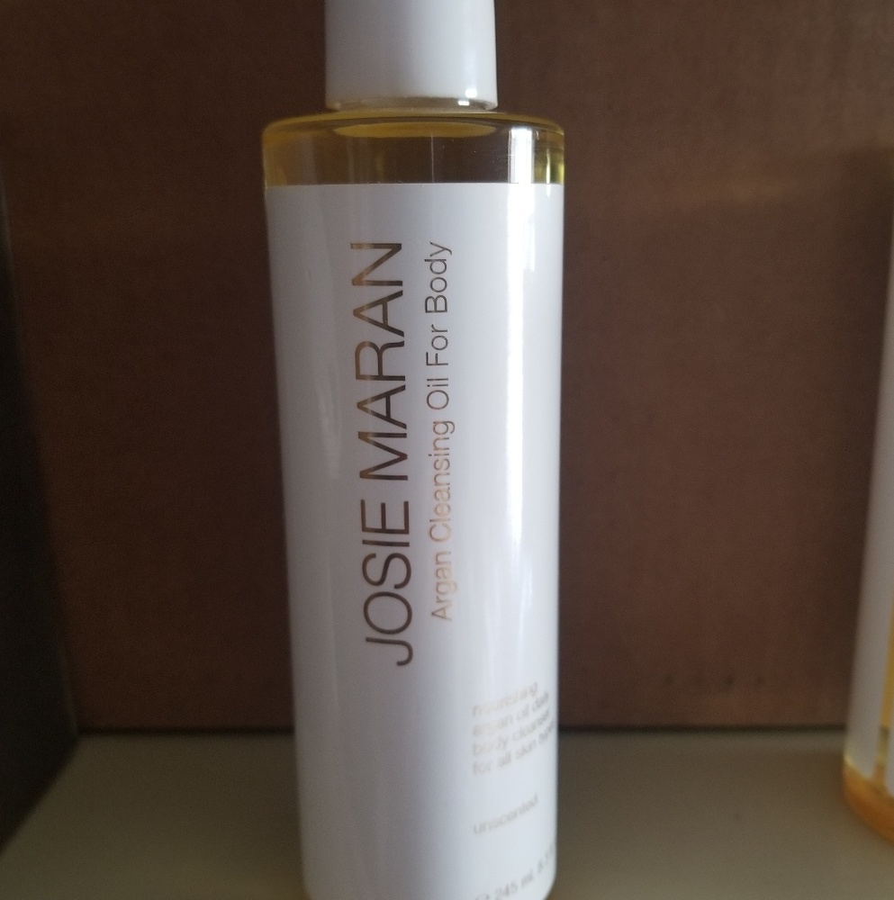 Josie Maran Argan cleansing oil for Body